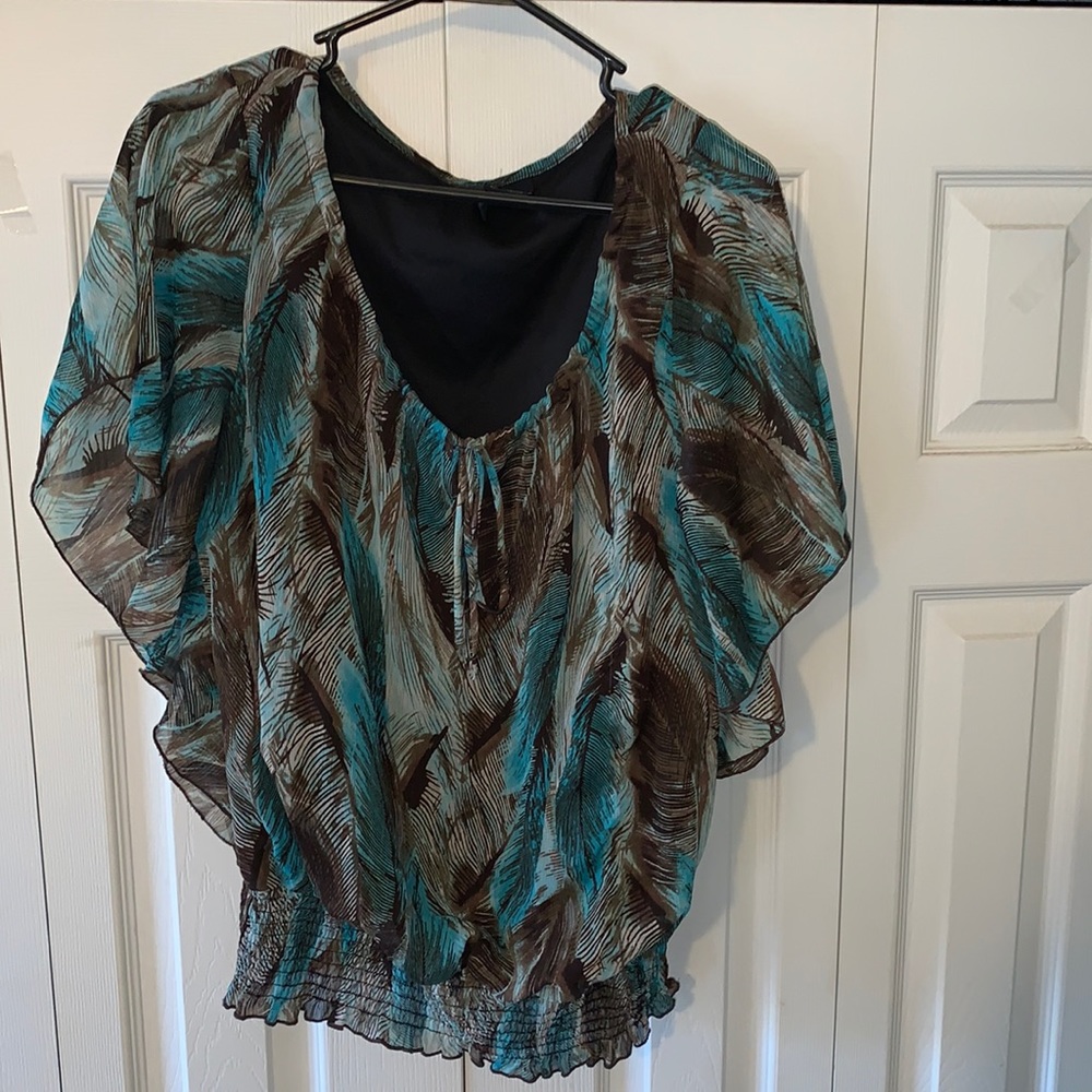 Neutral colored size L short sleeve shirt. Great condition.
